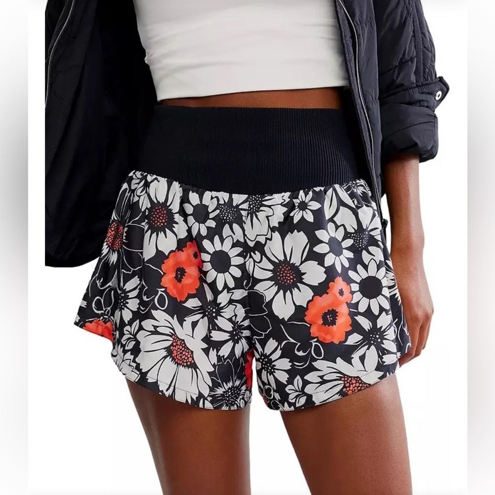 🆕 Free People Movement Carpe Diem Printed Shorts Tuxedo Daisy Print Large
